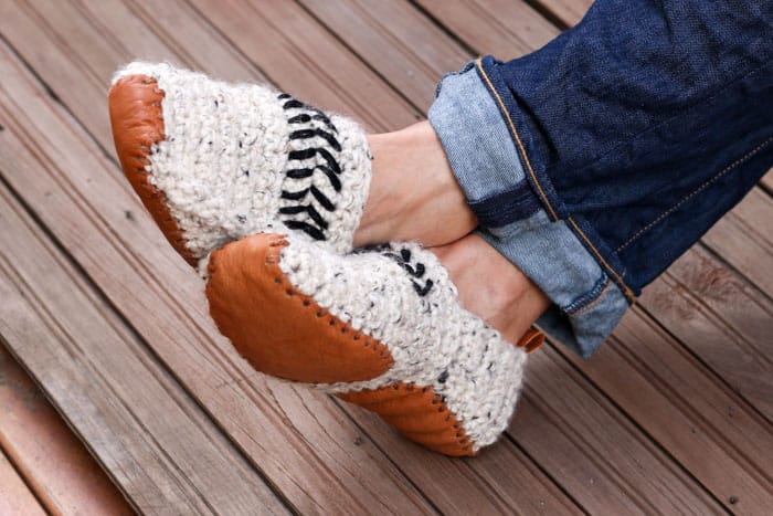 Free adult crochet slippers pattern makes the perfect quick DIY gift! Free adult crochet slippers pattern and leather sole template from MakeAndDoCrew.com. Made with Lion Brand Wool-Ease Thick & Quick in "Oatmeal." #winteriscoming #wooliscoming