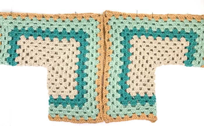How to make a crochet hexagon sweater (or jacket.) Such an easy first crochet sweater project!